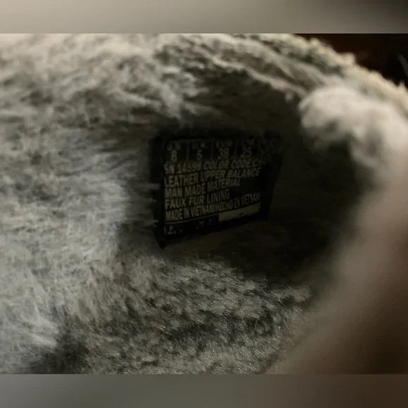 Sketchers: “on the go’’ women Gray Suede Slip-On bootie with faux fur size eight - Picture 5 of 6